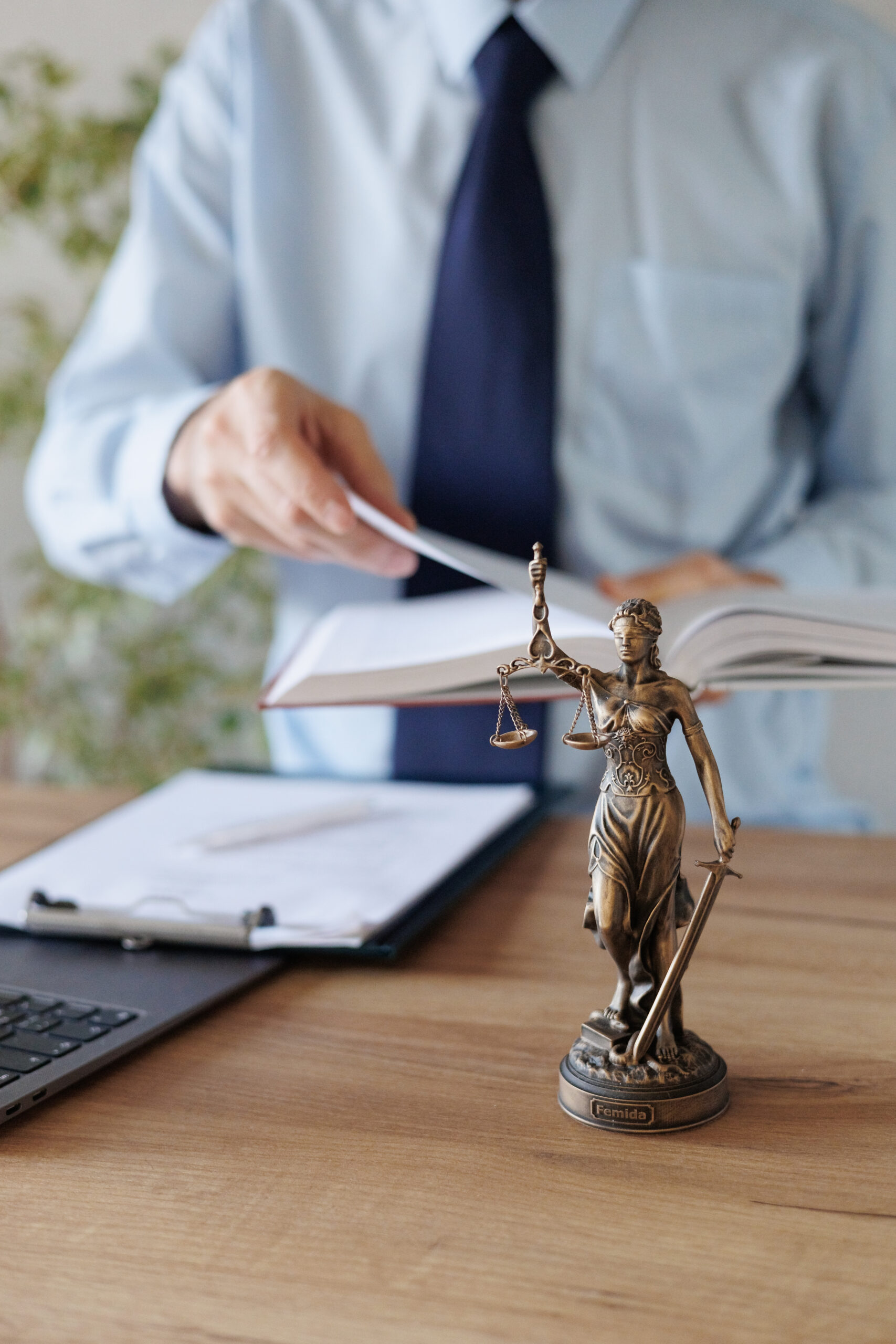 Une employée fait appel à un avocat